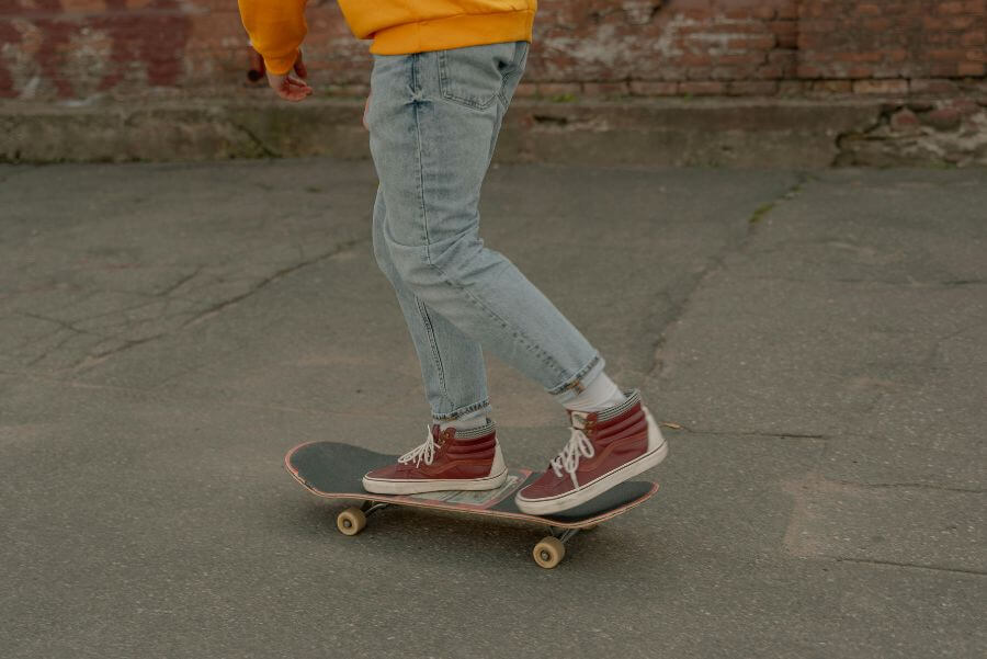 Jean homme streetwear : comment choisir le meilleur style pour un look urbain ?